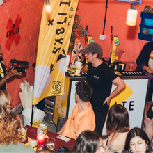 Load image into Gallery viewer, Golden Delicious Apple Cider
