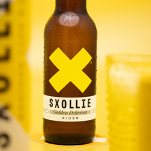 Load image into Gallery viewer, Golden Delicious Apple Cider
